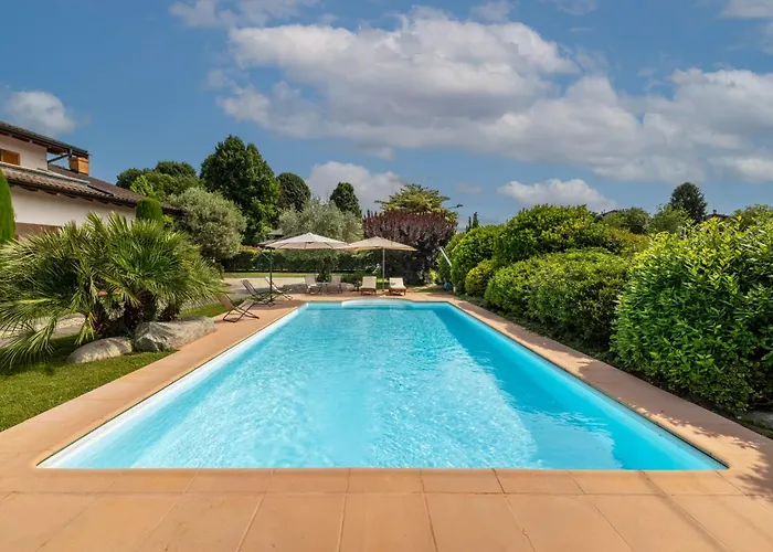 Rosa - Harmonious And Welcoming Villa Brebbia